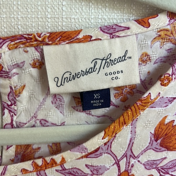 Universal Thread Smocked Top - Picture 2 of 2